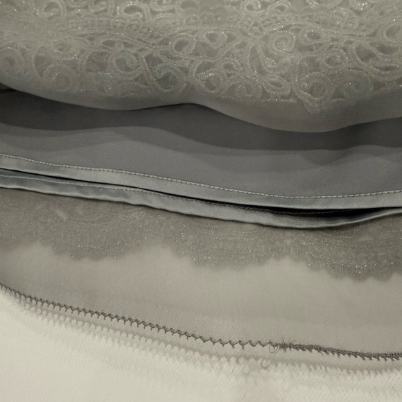 Anne Klein Silver Metallic Lace Cocktail Dress. Sweetheart Neckline. Size 10. - Picture 6 of 12